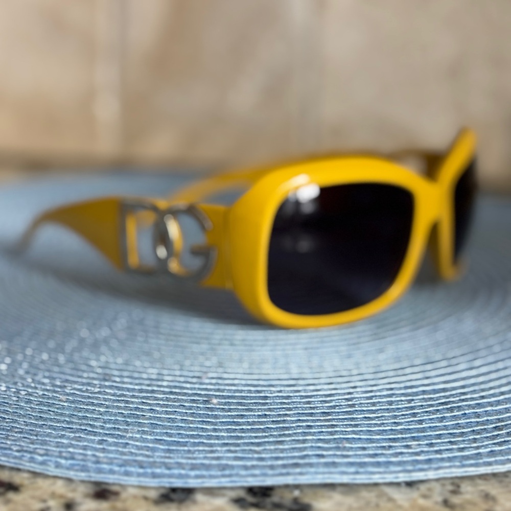 Yellow Oversized Sunglasses - Picture 3 of 15